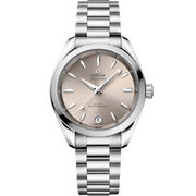 Quadrante sabbia laccato e spazzolato soleil con indici e lancette rodiati riempiti di Super-LumiNova bianca dell’Omega Seamaster Aqua Terra Shades 34 mm modello 220.10.34.20.09.001.